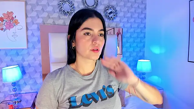 Snapshot of Sasha__sims__ chatting on 10.21.25 Sasha sims online show from 10.21.25