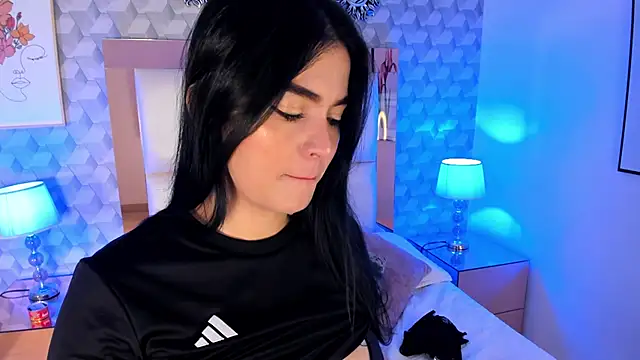 Snapshot of Sasha__sims__ chatting on 10.26.25 Sasha sims online show from 10.26.25