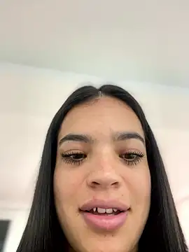 JuanitaMore01 online show from 01.15.26