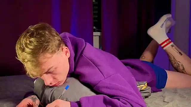 Snapshot of callmealexthx chatting on 12.15.25 callmealexthx online show from 12.15.25