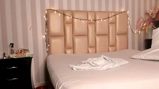 Snapshot of DarkHoneyy chatting on 10.01.25 DarkHoneyy online show from 10.01.25