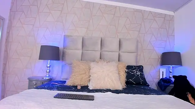 Emely florence  online show from 11.02.25