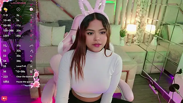 Snapshot of eimy_2 chatting on 10.08.25 eimy 2 online show from 10.08.25