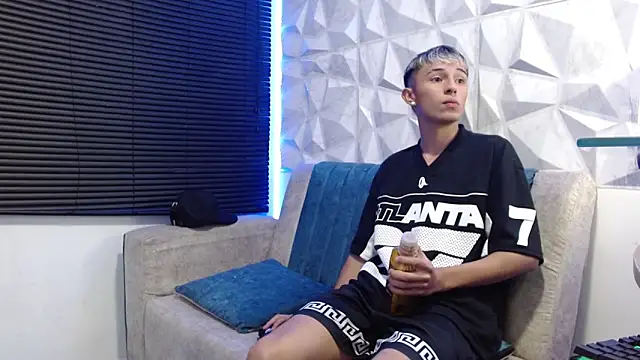 Isaac tan online show from 10.09.25