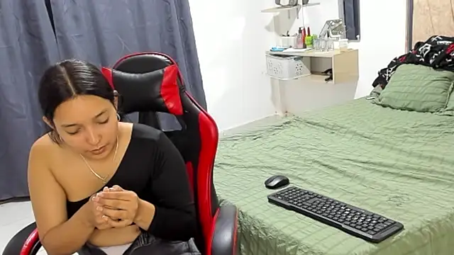 Snapshot of camalara chatting on 02.18.26 camalara online show from 02.18.26