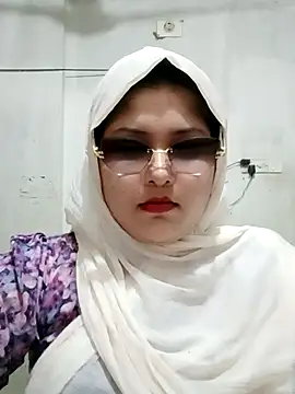 Snapshot of Nusrat-N chatting on 07.18.26 Nusrat-N online show from 07.18.26