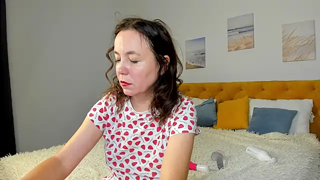 Snapshot of Kira_Adler chatting on 10.12.25 Kira Adler online show from 10.12.25