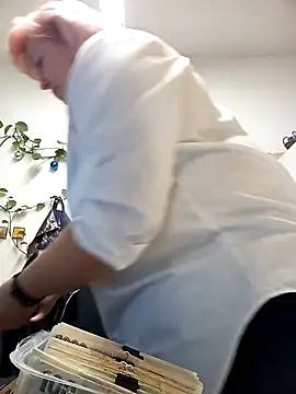 Snapshot of TerezaVelvet chatting on 10.16.25 TerezaVelvet online show from 10.16.25