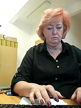 Snapshot of TerezaVelvet chatting on 10.22.25 TerezaVelvet online show from 10.22.25