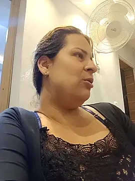 Snapshot of Scarley chatting on 09.22.25 Scarley online show from 09.22.25