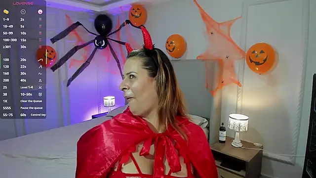 Snapshot of Scarley chatting on 10.31.25 Scarley online show from 10.31.25