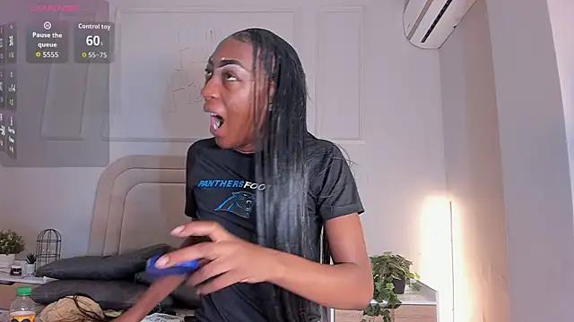 Anamonrroe online show from 10.26.25