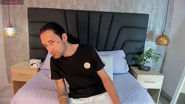 Hisoka 011 online show from 10.18.25