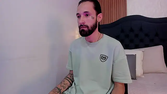 Hisoka 011 online show from 04.14.26