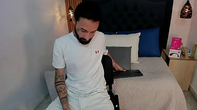 Hisoka 011 online show from 04.17.26