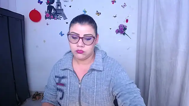 Snapshot of ValeriaHairy chatting on 09.21.25 ValeriaHairy online show from 09.21.25
