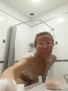 Julia Giulia online show from 11.16.25