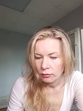 Julia Giulia online show from 03.21.26