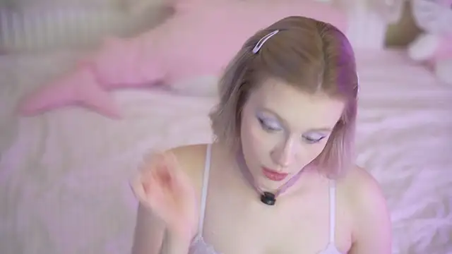 Snapshot of lil_tweety chatting on 11.02.25 lil tweety online show from 11.02.25