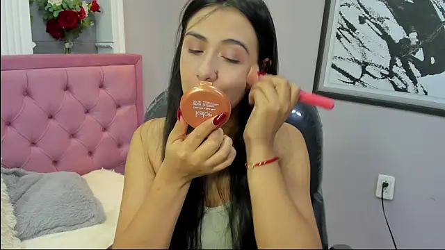 Snapshot of miel_latina chatting on 06.24.26 miel latina online show from 06.24.26