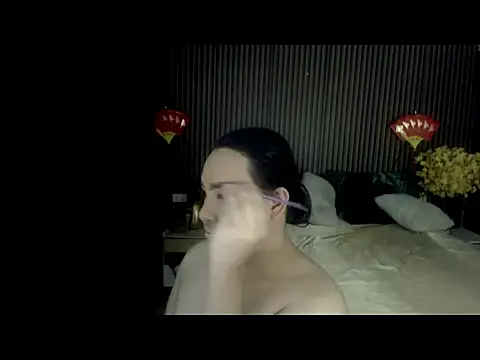 Snapshot of Hotcum_ella chatting on 10.06.25 Hotcum ella online show from 10.06.25