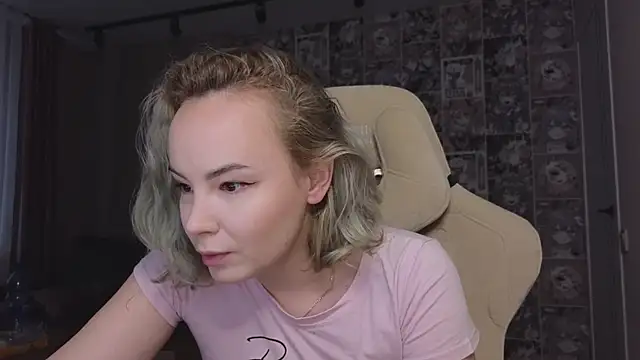 Snapshot of CutieGoose chatting on 10.10.25 CutieGoose online show from 10.10.25