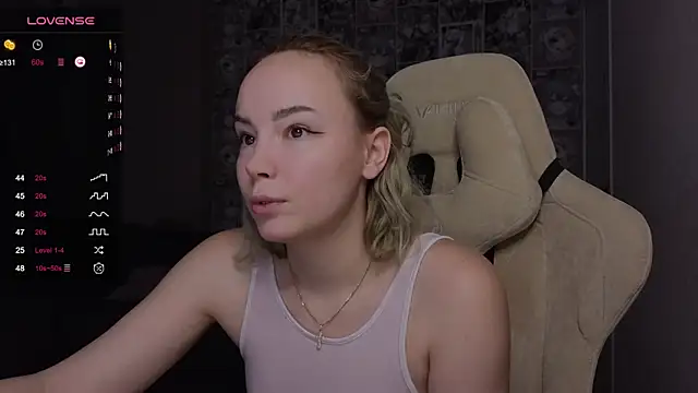 Snapshot of CutieGoose chatting on 10.15.25 CutieGoose online show from 10.15.25