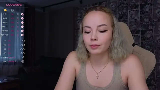 Snapshot of CutieGoose chatting on 10.20.25 CutieGoose online show from 10.20.25