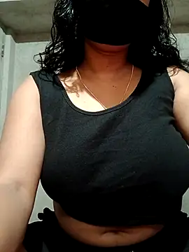 Snapshot of DiyaRoy49 chatting on 10.03.25 DiyaRoy49 online show from 10.03.25