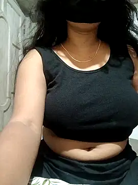 Snapshot of DiyaRoy49 chatting on 10.05.25 DiyaRoy49 online show from 10.05.25