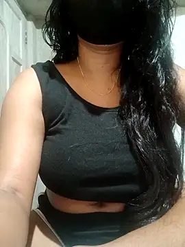 Snapshot of DiyaRoy49 chatting on 10.14.25 DiyaRoy49 online show from 10.14.25