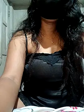 Snapshot of DiyaRoy49 chatting on 10.29.25 DiyaRoy49 online show from 10.29.25