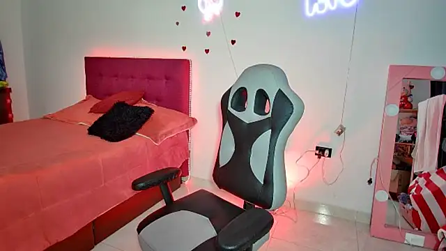 Snapshot of Lizz_Milf chatting on 10.03.25 Lizz Milf online show from 10.03.25