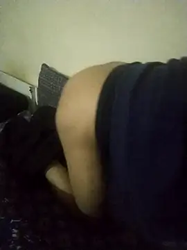 Snapshot of moroooooooo12 chatting on 10.29.25 moroooooooo12 online show from 10.29.25