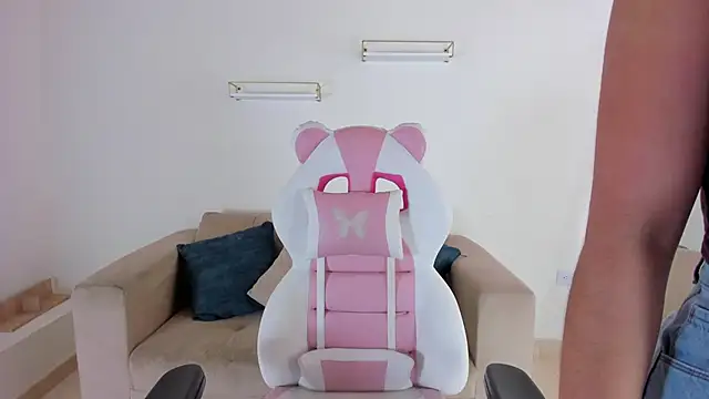 april smiith online show from 10.02.25