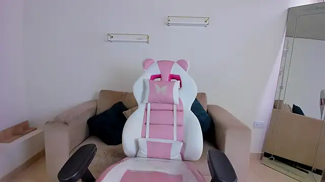 april smiith online show from 12.20.25