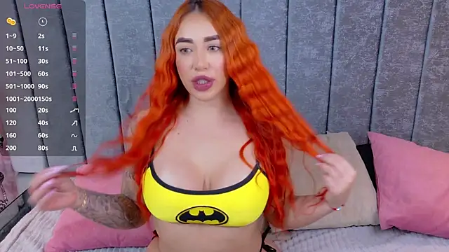 Snapshot of evelincooper_ chatting on 10.30.25 evelincooper online show from 10.30.25