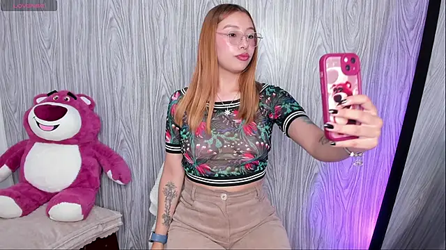 Snapshot of Sofii_03 chatting on 10.08.25 Sofii 03 online show from 10.08.25