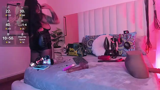 Snapshot of Violett_Novoa chatting on 09.30.25 Violett Novoa online show from 09.30.25