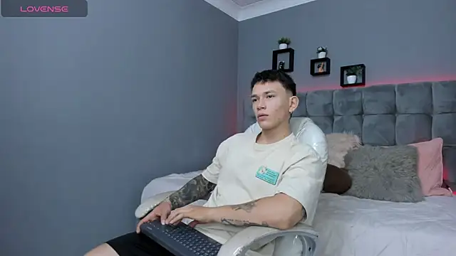 Thomas moon online show from 09.20.25