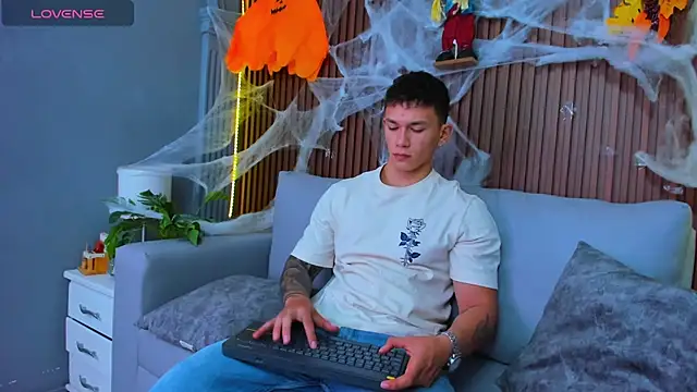 Thomas moon online show from 10.29.25