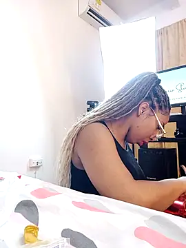 Elowen Clark online show from 02.14.26