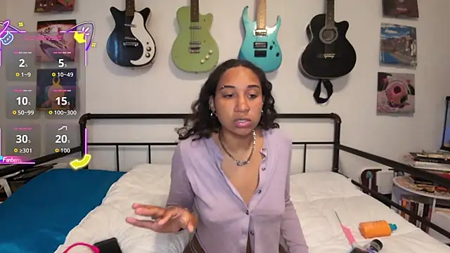 Snapshot of onlystrings chatting on 05.17.26 onlystrings online show from 05.17.26