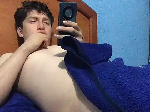 Snapshot of Luisgg18 chatting on 11.02.25 Luisgg18 online show from 11.02.25