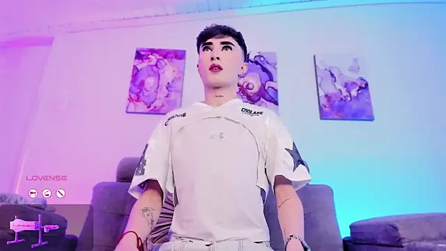 Snapshot of SebastianHilton chatting on 02.18.26 SebastianHilton online show from 02.18.26