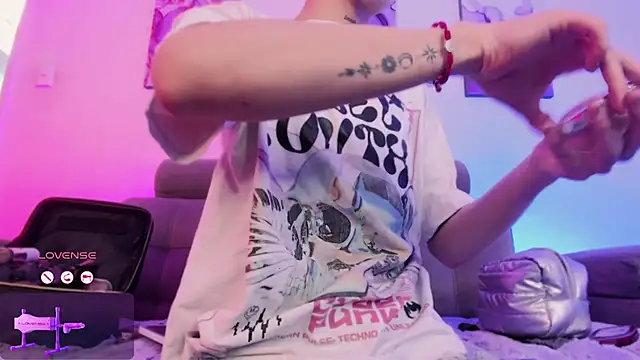 Snapshot of SebastianHilton chatting on 02.21.26 SebastianHilton online show from 02.21.26