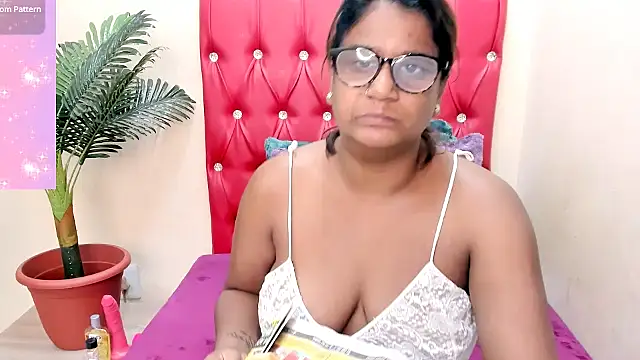 Strawberry Lips online show from 09.19.25