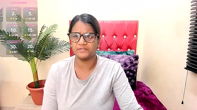 Snapshot of Strawberry_Lips chatting on 09.30.25 Strawberry Lips online show from 09.30.25