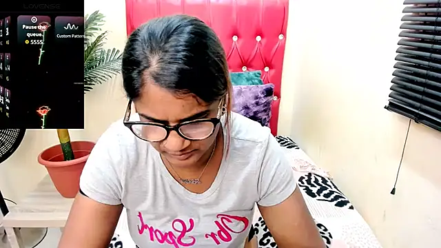 Snapshot of Strawberry_Lips chatting on 10.06.25 Strawberry Lips online show from 10.06.25