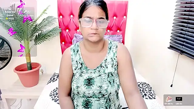 Snapshot of Strawberry_Lips chatting on 10.23.25 Strawberry Lips online show from 10.23.25